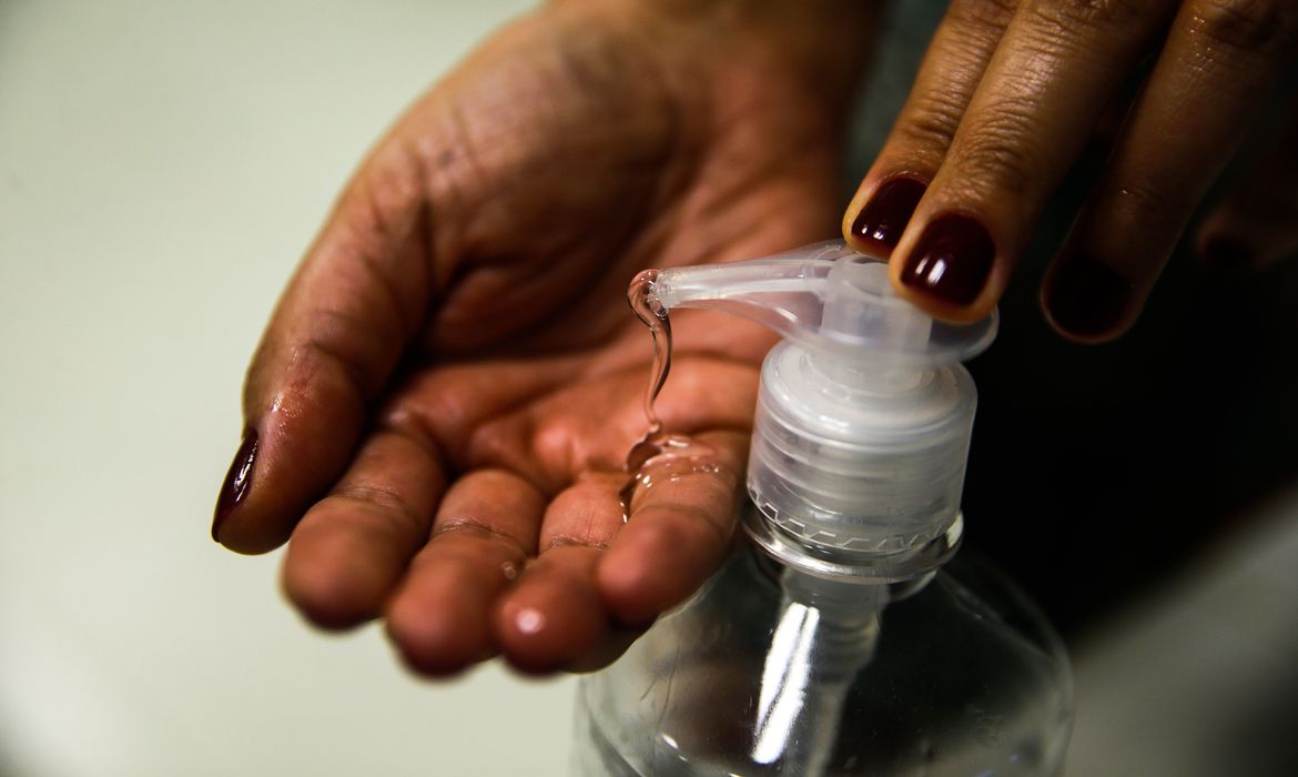 Foto de Álcool em gel: quais os benefícios contra o Coronavírus e onde comprar