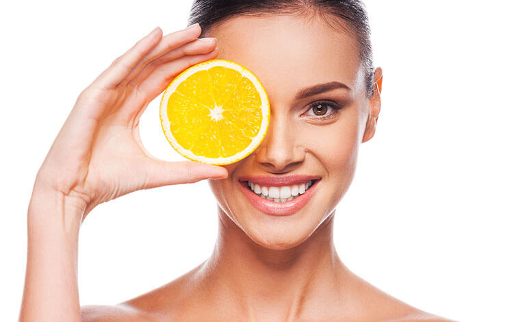 Foto de Argireline, Kinetin e Vitamina C - Como eles podem ajudar sua pele