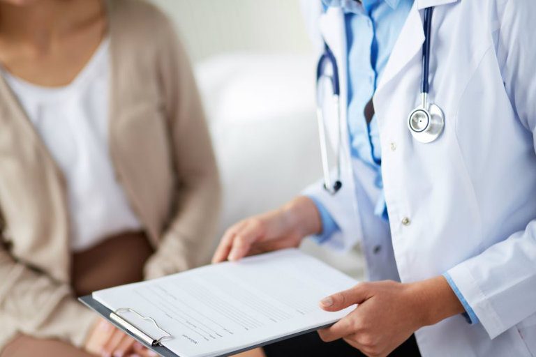 Foto de A importância de fazer check ups periódicos com um médico